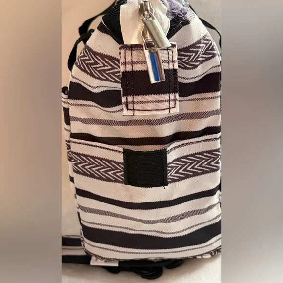 Maurices Black and White Chaos Coordinator Patterned Lunch Tote Bag. - Picture 3 of 4